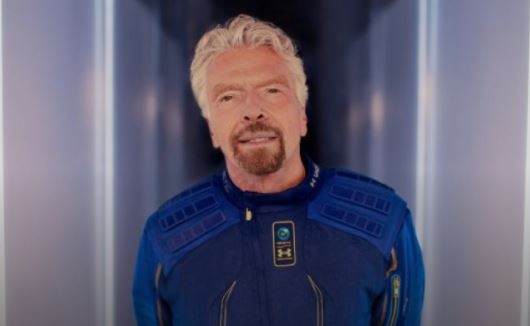 Милиардерът Ричард Брансън ще бъде сред шестимата пътници в първия